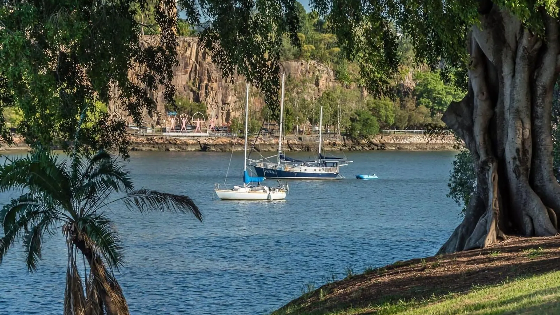 Skyline Sanctuary 1Br Apartment With River Views Brisbane